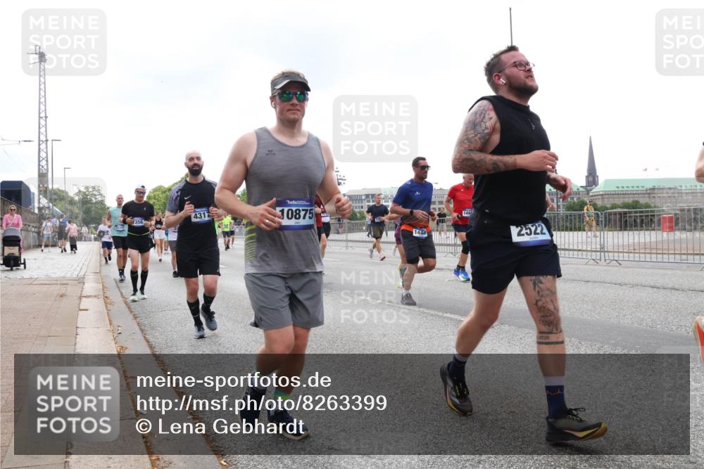29.06.2025 - hella hamburg halbmarathon Lena Gebhardt http://msf.ph/oto/8263399 29.06.2025 10:46:05 Lombardsbrücke 1004, 1033, 1085, 1100, 1104, 1421, 1426, 1429, 1465, 1532, 1555, 1854, 1867, 1868, 1983, 2398, 2423, 2500, 2522, 2550, 2773, 2813, 2917, 2951, 2954, 2965, 3410, 4104, 4119, 4223, 4317, 4388, 4572, 5044, 5635, 5697, 5703, 5769, 5770, 5854, 5892, 6068, 6133, 6333, 6392, 6623, 7268, 7356, 7364, 7368, 7374, 7605, 7894, 7960, 7983, 8047, 8700, 9120, 9121, 9129, 9337, 9426, 9445, 10153, 10327, 10329, 10367, 10511, 11358, 11361, 11876, 11910, 12298, 12333, 12507, 12522 meine-sportfotos.de
