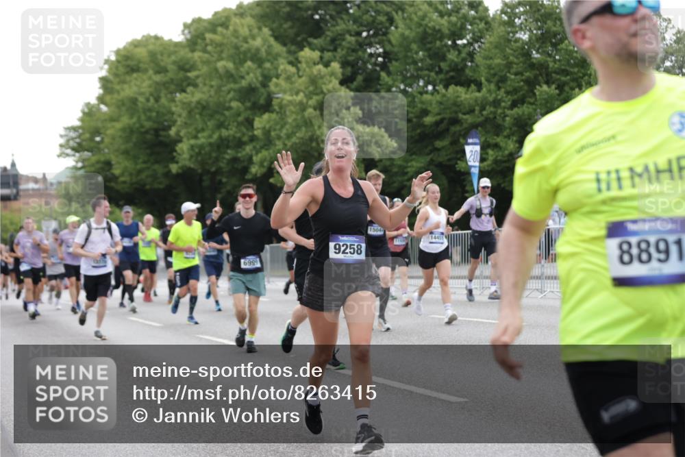 29.06.2025 - hella hamburg halbmarathon Jannik Wohlers http://msf.ph/oto/8263415 29.06.2025 10:33:06 Lombardsbrücke 1995, 2342, 2776, 3341, 3812, 4164, 4361, 4445, 4449, 5075, 6109, 6999, 7653, 7705, 8021, 8157, 8282, 8891, 9234, 9258, 9438, 9591, 9592, 9750, 9780, 9799, 11453, 11546, 11811, 11928, 12237, 12238, 12855, 13375, 13601, 14098, 14451, 15044, 15072, 15367 meine-sportfotos.de
