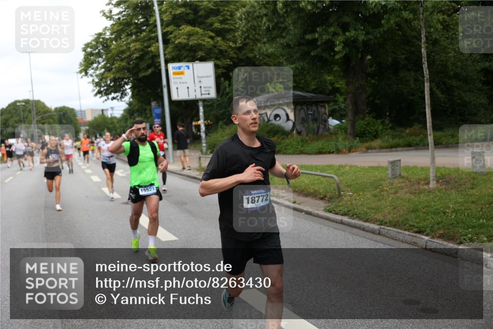 29.06.2025 - hella hamburg halbmarathon Yannick Fuchs http://msf.ph/oto/8263430 29.06.2025 10:36:32 20KM 1169, 1209, 1256, 1441, 1512, 1763, 1903, 1962, 2675, 3523, 5682, 5690, 5987, 6593, 6639, 7092, 7105, 7116, 7363, 8694, 9365, 10415, 11417, 12098, 12588, 13196, 13483, 13709, 14275, 14346, 15521, 15623, 15654, 15846, 15935, 16281, 17159, 17182, 17637, 17926, 18772, 19046 meine-sportfotos.de