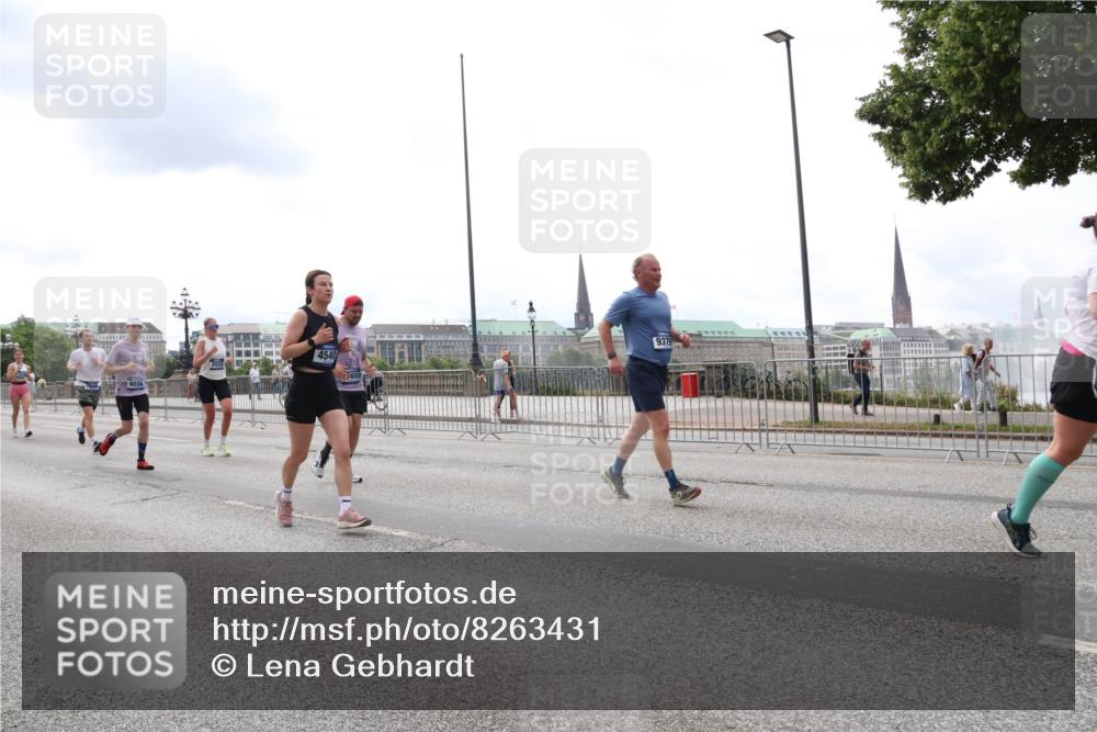 29.06.2025 - hella hamburg halbmarathon Lena Gebhardt http://msf.ph/oto/8263431 29.06.2025 10:34:34 Lombardsbrücke 1025, 1672, 2023, 2355, 2412, 2464, 2510, 2511, 2801, 2933, 3130, 3145, 3420, 3848, 4540, 4824, 4826, 5453, 5609, 6034, 6105, 6171, 6310, 6329, 6335, 6571, 6574, 6843, 7020, 7324, 7329, 7386, 7644, 7733, 8349, 8369, 8705, 8793, 8965, 9122, 9164, 9379, 9448, 9514, 10335, 10360, 10564, 10674, 11122, 11245, 11646, 11872, 12164, 12236, 12382, 13957, 15477, 16238, 16311, 16390, 16682, 16919, 17230, 18158, 18941 meine-sportfotos.de