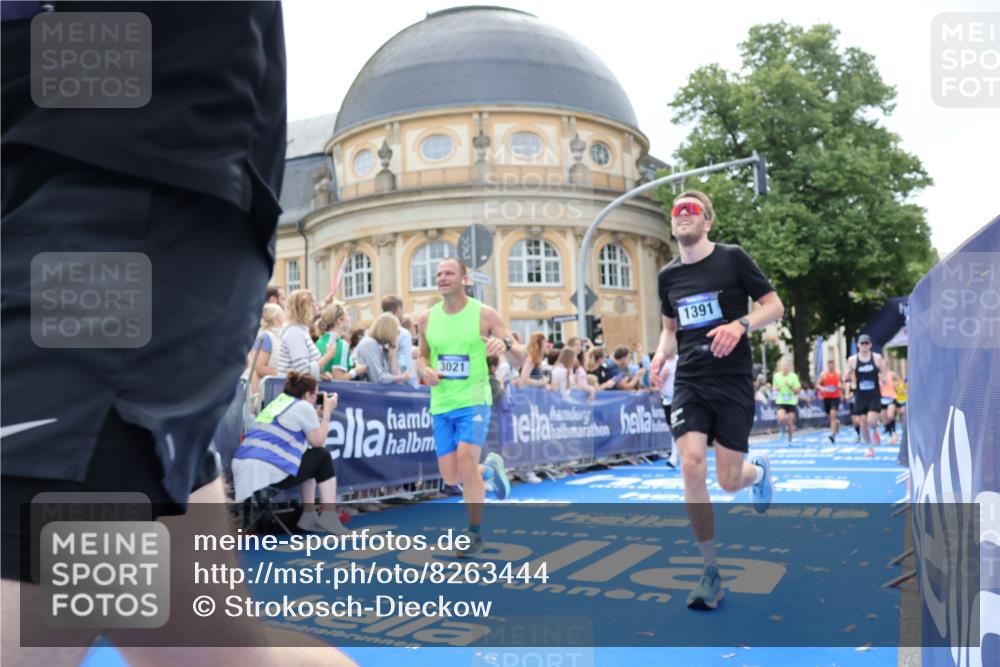 29.06.2025 - hella hamburg halbmarathon Strokosch-Dieckow http://msf.ph/oto/8263444 29.06.2025 10:44:08 Ziel 1391, 1415, 1558, 2816, 3021, 4999, 5231, 5884, 6705, 7005, 8722, 9081, 9633, 10193, 10930, 11346, 12159, 13123, 14686, 14687, 15225, 15280, 16301, 16316, 16506, 16648, 16697, 17748, 17977, 18004, 18691 meine-sportfotos.de