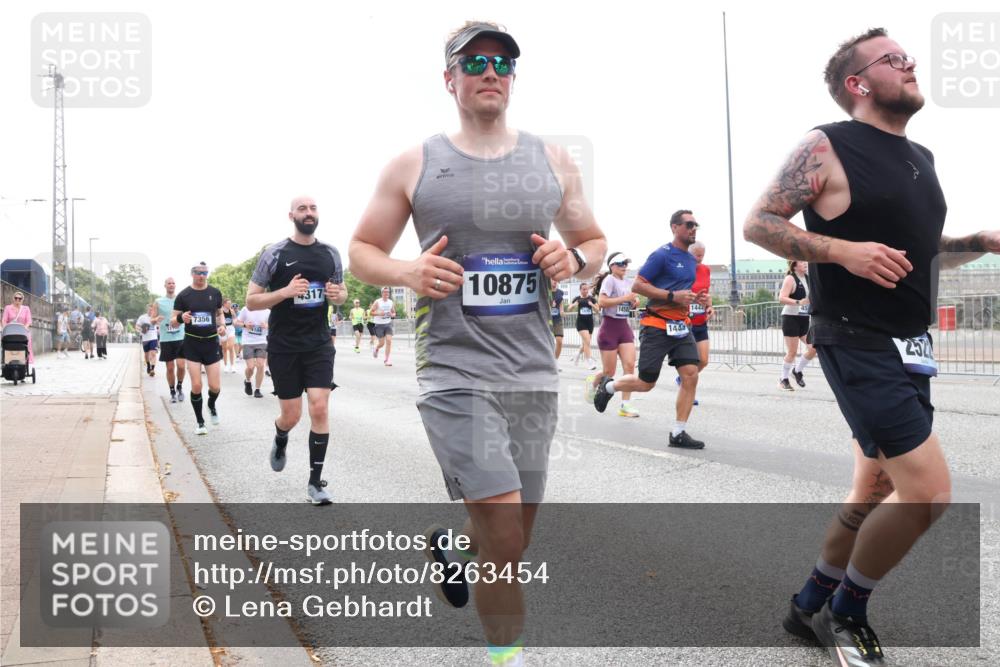 29.06.2025 - hella hamburg halbmarathon Lena Gebhardt http://msf.ph/oto/8263454 29.06.2025 10:46:06 Lombardsbrücke 1004, 1033, 1100, 1104, 1421, 1426, 1429, 1465, 1532, 1555, 1854, 1867, 1868, 1983, 2398, 2423, 2500, 2522, 2550, 2773, 2813, 2917, 2951, 2954, 2965, 3410, 4104, 4119, 4223, 4317, 4388, 4572, 5044, 5635, 5697, 5703, 5769, 5770, 5854, 5892, 6068, 6133, 6333, 6392, 6623, 7268, 7356, 7364, 7368, 7374, 7605, 7894, 7960, 7983, 8047, 8700, 9120, 9121, 9129, 9337, 9426, 9445, 10153, 10327, 10329, 10367, 10511, 11358, 11361, 11876, 11910, 12298, 12333, 12507, 12522 meine-sportfotos.de