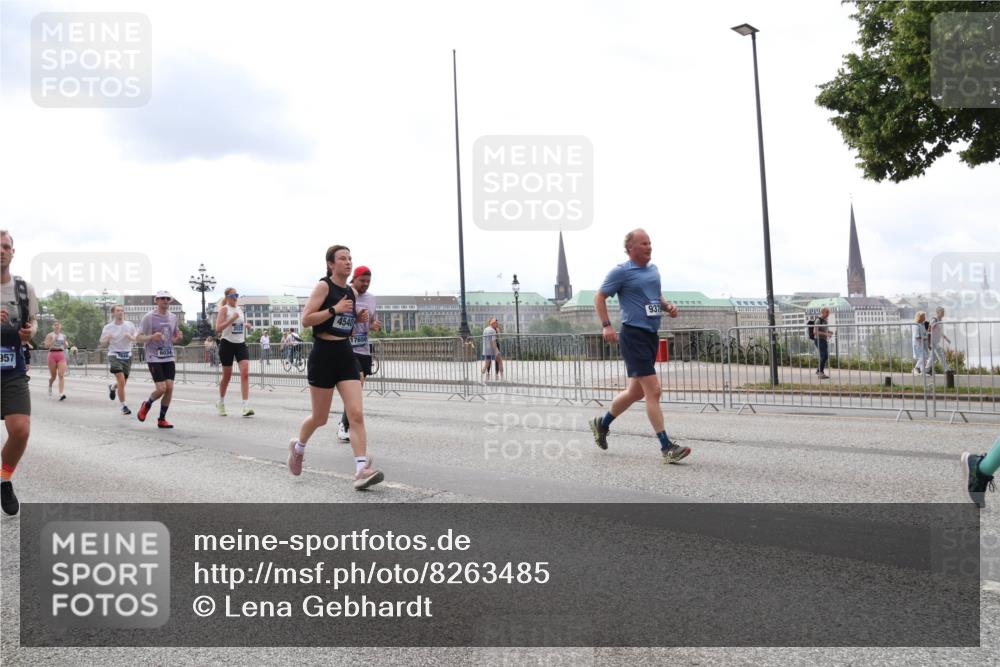 29.06.2025 - hella hamburg halbmarathon Lena Gebhardt http://msf.ph/oto/8263485 29.06.2025 10:34:35 Lombardsbrücke 1025, 1672, 2023, 2355, 2412, 2464, 2510, 2511, 2801, 3130, 3145, 3420, 4540, 4824, 4826, 5453, 5609, 6034, 6105, 6171, 6310, 6329, 6335, 6571, 6574, 6843, 7020, 7324, 7329, 7386, 7644, 7733, 8349, 8369, 8705, 8793, 8965, 9122, 9164, 9379, 9448, 9514, 10335, 10360, 10564, 10674, 11122, 11245, 11646, 11872, 12164, 12236, 12382, 12764, 13957, 15477, 16238, 16311, 16390, 16682, 16919, 17230, 18158, 18941 meine-sportfotos.de