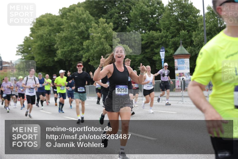 29.06.2025 - hella hamburg halbmarathon Jannik Wohlers http://msf.ph/oto/8263487 29.06.2025 10:33:06 Lombardsbrücke 1995, 2342, 2776, 3341, 3812, 4164, 4361, 4445, 4449, 5075, 6109, 6999, 7653, 7705, 8021, 8157, 8282, 8891, 9234, 9258, 9438, 9591, 9592, 9750, 9780, 9799, 11453, 11546, 11811, 11928, 12237, 12238, 12855, 13375, 13601, 14098, 14451, 15044, 15072, 15367 meine-sportfotos.de