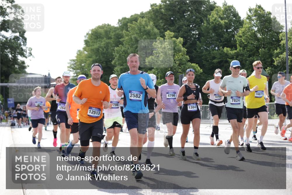 29.06.2025 - hella hamburg halbmarathon Jannik Wohlers http://msf.ph/oto/8263521 29.06.2025 09:59:39 Lombardsbrücke 1006, 1125, 1239, 1264, 1834, 1914, 2099, 2159, 2348, 2364, 2447, 2582, 2584, 2676, 2677, 2910, 3181, 3836, 3898, 4013, 4231, 4632, 4772, 4796, 5272, 5341, 6174, 6201, 6202, 6462, 6581, 6587, 6602, 6636, 6892, 7717, 7786, 7824, 8223, 8285, 8394, 8573, 8730, 9611, 10093, 10268, 10337, 10534, 10742, 10759, 10788, 11158, 11159, 11366, 11753, 11797, 11799, 12213, 12248, 12479, 12513, 13847, 13993, 14139, 14429, 14750, 14785, 15097, 15110, 15431, 16327, 17160, 17468, 17525 meine-sportfotos.de