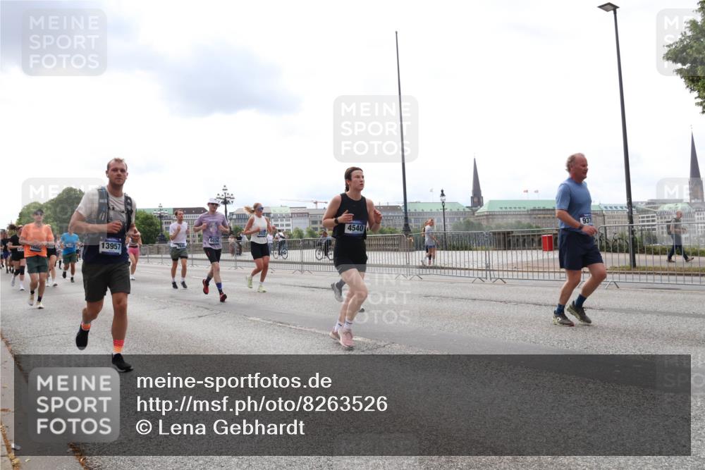 29.06.2025 - hella hamburg halbmarathon Lena Gebhardt http://msf.ph/oto/8263526 29.06.2025 10:34:35 Lombardsbrücke 1025, 1672, 2023, 2355, 2412, 2464, 2510, 2511, 2801, 3130, 3145, 3420, 4540, 4824, 4826, 5453, 5609, 6034, 6105, 6171, 6310, 6329, 6335, 6571, 6574, 6843, 7020, 7324, 7329, 7386, 7644, 7733, 8349, 8369, 8705, 8793, 8965, 9122, 9164, 9379, 9448, 9514, 10335, 10360, 10564, 10674, 11122, 11245, 11646, 11872, 12164, 12236, 12382, 12764, 13957, 15477, 16238, 16311, 16390, 16682, 16919, 17230, 18158, 18941 meine-sportfotos.de