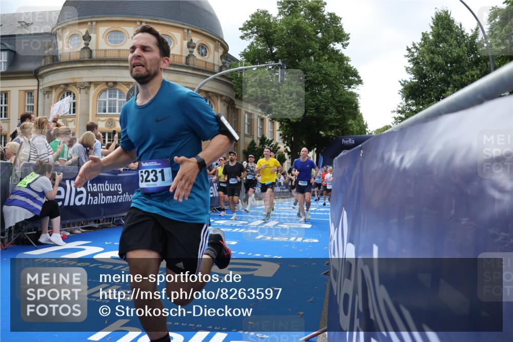 29.06.2025 - hella hamburg halbmarathon Strokosch-Dieckow http://msf.ph/oto/8263597 29.06.2025 10:44:13 Ziel 1220, 1413, 1415, 3021, 4999, 5231, 5275, 5884, 7005, 8722, 9444, 9633, 10193, 10930, 12159, 12528, 14686, 14687, 15225, 15280, 16301, 16316, 16547, 16648, 16893, 17748, 18691 meine-sportfotos.de