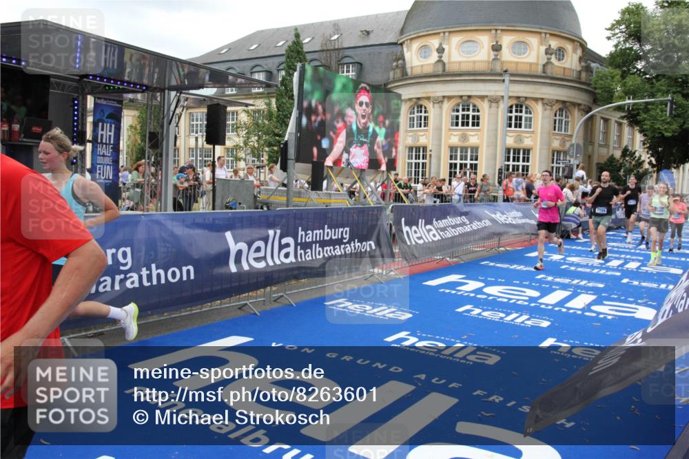 29.06.2025 - hella hamburg halbmarathon Michael Strokosch http://msf.ph/oto/8263601 29.06.2025 10:52:01 Ziel 2818, 2823, 2880, 4033, 4297, 5102, 5336, 6390, 7130, 7409, 7724, 8413, 8856, 8977, 10057, 13799, 15356, 15690, 17962, 17978, 18869 meine-sportfotos.de