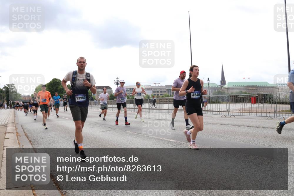 29.06.2025 - hella hamburg halbmarathon Lena Gebhardt http://msf.ph/oto/8263613 29.06.2025 10:34:35 Lombardsbrücke 1025, 1672, 2023, 2355, 2412, 2464, 2510, 2511, 2801, 3130, 3145, 3420, 4540, 4824, 4826, 5453, 5609, 6034, 6105, 6171, 6310, 6329, 6335, 6571, 6574, 6843, 7020, 7324, 7329, 7386, 7644, 7733, 8349, 8369, 8705, 8793, 8965, 9122, 9164, 9379, 9448, 9514, 10335, 10360, 10564, 10674, 11122, 11245, 11646, 11872, 12164, 12236, 12382, 12764, 13957, 15477, 16238, 16311, 16390, 16682, 16919, 17230, 18158, 18941 meine-sportfotos.de