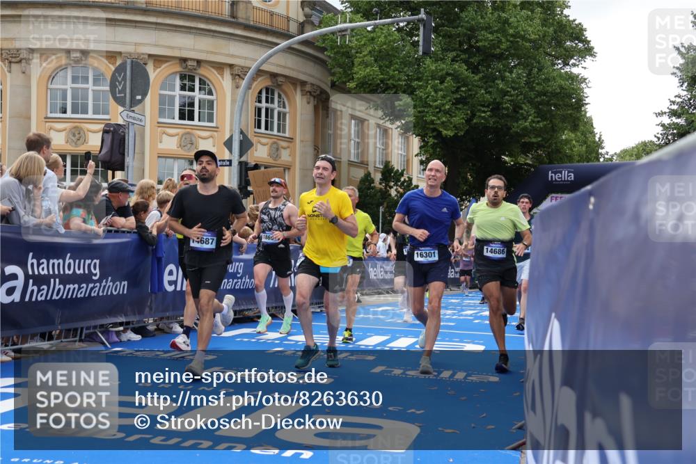 29.06.2025 - hella hamburg halbmarathon Strokosch-Dieckow http://msf.ph/oto/8263630 29.06.2025 10:44:14 Ziel 1220, 1413, 1415, 1902, 4999, 5231, 5275, 5884, 7005, 7191, 8722, 9444, 9633, 10193, 10930, 12159, 12528, 14686, 14687, 15225, 15280, 16301, 16316, 16547, 16648, 16893, 17748, 18691 meine-sportfotos.de