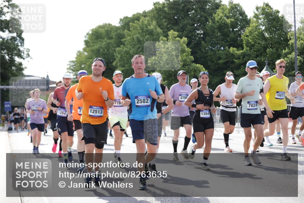 29.06.2025 - hella hamburg halbmarathon Jannik Wohlers http://msf.ph/oto/8263635 29.06.2025 09:59:40 Lombardsbrücke 1006, 1125, 1239, 1264, 1914, 2099, 2159, 2348, 2364, 2447, 2582, 2584, 2676, 2677, 2910, 3181, 3836, 3898, 4013, 4231, 4632, 4772, 4796, 5272, 5341, 6174, 6201, 6462, 6581, 6587, 6602, 6636, 6892, 7717, 7786, 7824, 8223, 8285, 8394, 8573, 8730, 9611, 10093, 10268, 10337, 10534, 10742, 10759, 10788, 11158, 11159, 11366, 11753, 11797, 11799, 11992, 12213, 12248, 12479, 12513, 13847, 13993, 14139, 14429, 14750, 14785, 15097, 15110, 15431, 16327, 17160, 17468, 17525 meine-sportfotos.de