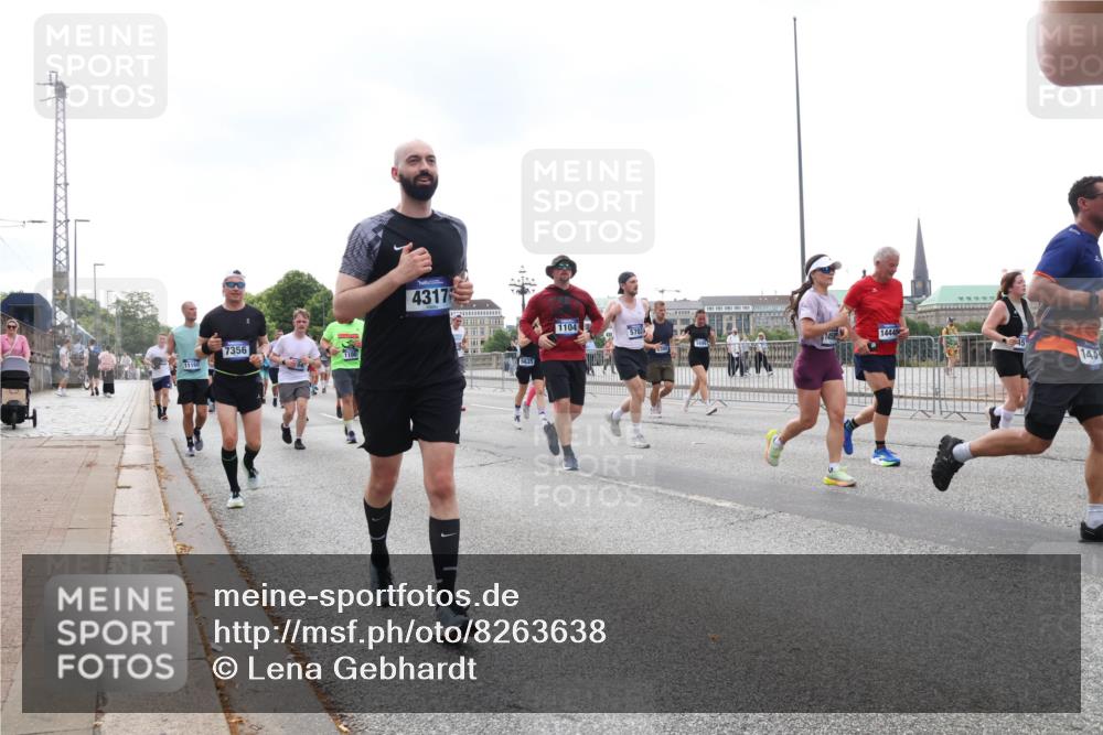 29.06.2025 - hella hamburg halbmarathon Lena Gebhardt http://msf.ph/oto/8263638 29.06.2025 10:46:06 Lombardsbrücke 1004, 1033, 1100, 1104, 1421, 1426, 1429, 1465, 1532, 1555, 1854, 1867, 1868, 1983, 2398, 2423, 2500, 2522, 2550, 2773, 2813, 2917, 2951, 2954, 2965, 3410, 4104, 4119, 4223, 4317, 4388, 4572, 5044, 5635, 5697, 5703, 5769, 5770, 5854, 5892, 6068, 6133, 6333, 6392, 6623, 7268, 7356, 7364, 7368, 7374, 7605, 7894, 7960, 7983, 8047, 8700, 9120, 9121, 9129, 9337, 9426, 9445, 10153, 10327, 10329, 10367, 10511, 11358, 11361, 11876, 11910, 12298, 12333, 12507, 12522 meine-sportfotos.de