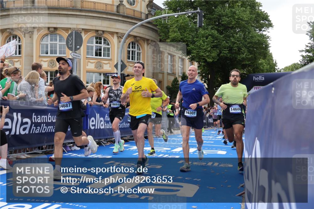 29.06.2025 - hella hamburg halbmarathon Strokosch-Dieckow http://msf.ph/oto/8263653 29.06.2025 10:44:15 Ziel 1220, 1413, 1415, 1902, 4999, 5231, 5275, 5884, 7005, 7191, 8722, 9444, 9633, 10193, 10930, 12159, 12528, 14686, 14687, 15225, 15280, 16301, 16316, 16547, 16648, 16893, 17748, 18691 meine-sportfotos.de
