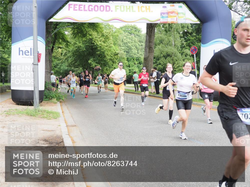 29.06.2025 - hella hamburg halbmarathon MichiJ http://msf.ph/oto/8263744 29.06.2025 10:30:13 Zwischen KM18-KM19 1441, 1570, 1700, 4823, 6550, 6721, 7035, 7432, 11417, 13725, 13876, 15247, 15521, 15623, 18772, 19046 meine-sportfotos.de