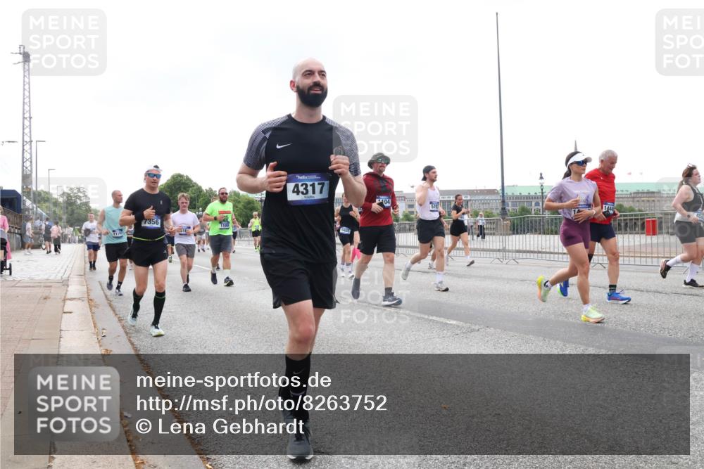 29.06.2025 - hella hamburg halbmarathon Lena Gebhardt http://msf.ph/oto/8263752 29.06.2025 10:46:07 Lombardsbrücke 1004, 1033, 1100, 1104, 1421, 1426, 1429, 1465, 1532, 1555, 1854, 1867, 1868, 1983, 2398, 2423, 2500, 2522, 2550, 2773, 2813, 2917, 2951, 2954, 2965, 3410, 4104, 4119, 4223, 4317, 4388, 4572, 5044, 5635, 5697, 5703, 5769, 5770, 5854, 5892, 6068, 6133, 6333, 6392, 6623, 7268, 7356, 7364, 7368, 7374, 7605, 7894, 7960, 7983, 8047, 8700, 9120, 9121, 9129, 9337, 9426, 9445, 10153, 10327, 10329, 10367, 10511, 11358, 11361, 11876, 11910, 12298, 12333, 12507, 12522 meine-sportfotos.de