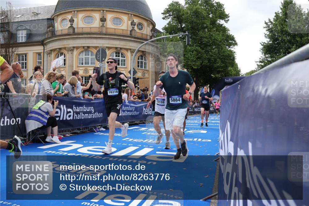 29.06.2025 - hella hamburg halbmarathon Strokosch-Dieckow http://msf.ph/oto/8263776 29.06.2025 10:44:16 Ziel 1220, 1413, 1415, 1902, 4999, 5231, 5275, 5884, 7005, 7191, 8722, 9444, 12159, 12528, 14686, 14687, 15225, 15280, 16301, 16316, 16547, 16803, 16893, 17748, 18691 meine-sportfotos.de