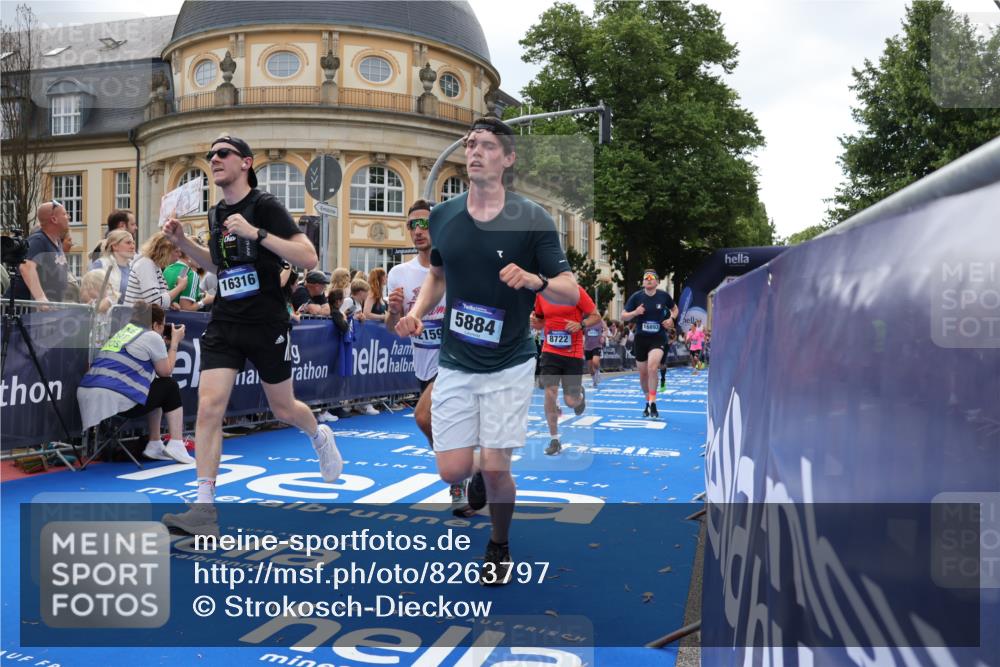 29.06.2025 - hella hamburg halbmarathon Strokosch-Dieckow http://msf.ph/oto/8263797 29.06.2025 10:44:17 Ziel 1220, 1413, 1415, 1902, 4999, 5275, 5884, 7005, 7191, 8722, 9444, 12159, 12528, 14686, 14687, 15225, 15280, 16301, 16316, 16547, 16803, 16893, 18691, 18806 meine-sportfotos.de