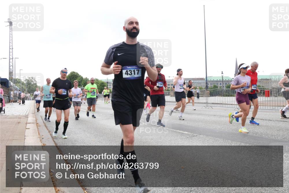 29.06.2025 - hella hamburg halbmarathon Lena Gebhardt http://msf.ph/oto/8263799 29.06.2025 10:46:07 Lombardsbrücke 1004, 1033, 1100, 1104, 1421, 1426, 1429, 1465, 1532, 1555, 1854, 1867, 1868, 1983, 2398, 2423, 2500, 2522, 2550, 2773, 2813, 2917, 2951, 2954, 2965, 3410, 4104, 4119, 4223, 4317, 4388, 4572, 5044, 5635, 5697, 5703, 5769, 5770, 5854, 5892, 6068, 6133, 6333, 6392, 6623, 7268, 7356, 7364, 7368, 7374, 7605, 7894, 7960, 7983, 8047, 8700, 9120, 9121, 9129, 9337, 9426, 9445, 10153, 10327, 10329, 10367, 10511, 11358, 11361, 11876, 11910, 12298, 12333, 12507, 12522 meine-sportfotos.de