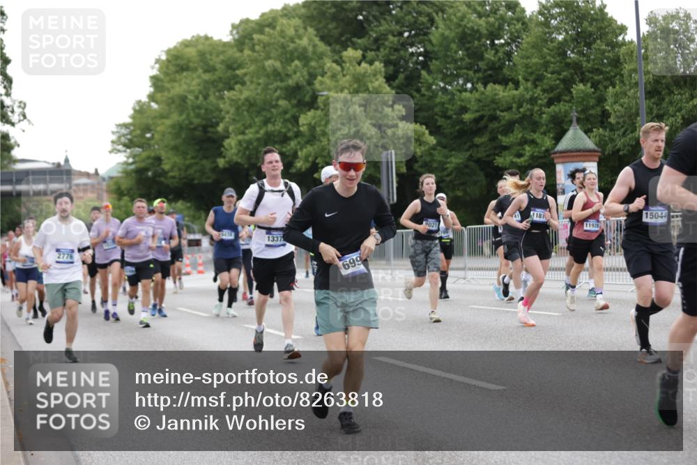29.06.2025 - hella hamburg halbmarathon Jannik Wohlers http://msf.ph/oto/8263818 29.06.2025 10:33:08 Lombardsbrücke 1995, 2342, 2776, 3170, 3341, 3812, 4164, 4361, 4433, 4449, 5075, 5096, 5141, 5569, 6109, 6854, 6999, 7653, 7705, 8021, 8157, 8282, 8891, 9234, 9258, 9438, 9591, 9592, 9750, 9780, 9799, 11453, 11546, 11676, 11811, 11827, 11928, 12237, 12238, 12652, 12855, 13375, 13601, 14098, 14451, 15044, 15072, 15367 meine-sportfotos.de