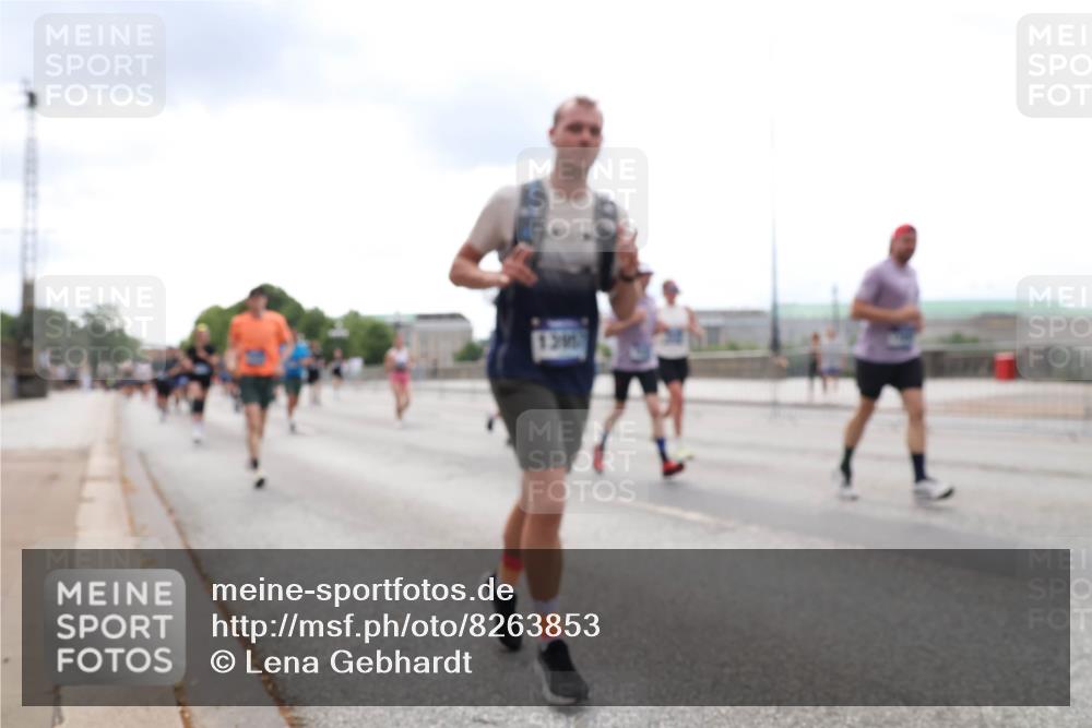 29.06.2025 - hella hamburg halbmarathon Lena Gebhardt http://msf.ph/oto/8263853 29.06.2025 10:34:36 Lombardsbrücke 1025, 1672, 2023, 2355, 2412, 2464, 2510, 2511, 2801, 3130, 3145, 3420, 4540, 4824, 4826, 5453, 5609, 6034, 6105, 6171, 6310, 6329, 6335, 6571, 6574, 6843, 7020, 7324, 7329, 7386, 7644, 7733, 8349, 8369, 8705, 8793, 8965, 9122, 9164, 9379, 9448, 9514, 10335, 10360, 10564, 10674, 11122, 11245, 11646, 11872, 12019, 12164, 12236, 12382, 12764, 13957, 15477, 16238, 16311, 16390, 16682, 16919, 17230, 18158, 18941 meine-sportfotos.de
