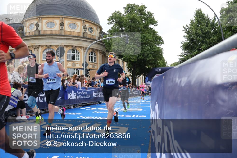 29.06.2025 - hella hamburg halbmarathon Strokosch-Dieckow http://msf.ph/oto/8263866 29.06.2025 10:44:18 Ziel 1220, 1413, 1415, 1902, 4310, 4691, 5275, 5884, 7005, 7191, 8722, 9444, 12159, 12327, 12528, 14686, 14687, 15225, 15280, 16301, 16316, 16547, 16803, 16893, 18691, 18806 meine-sportfotos.de
