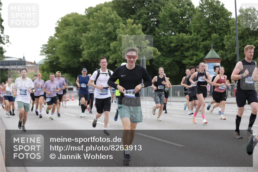 29.06.2025 - hella hamburg halbmarathon Jannik Wohlers http://msf.ph/oto/8263913 29.06.2025 10:33:08 Lombardsbrücke 1995, 2342, 2776, 3170, 3341, 3812, 4164, 4361, 4433, 4449, 5075, 5096, 5141, 5569, 6109, 6854, 6999, 7653, 7705, 8021, 8157, 8282, 8891, 9234, 9258, 9438, 9591, 9592, 9750, 9780, 9799, 11453, 11546, 11676, 11811, 11827, 11928, 12237, 12238, 12652, 12855, 13375, 13601, 14098, 14451, 15044, 15072, 15367 meine-sportfotos.de