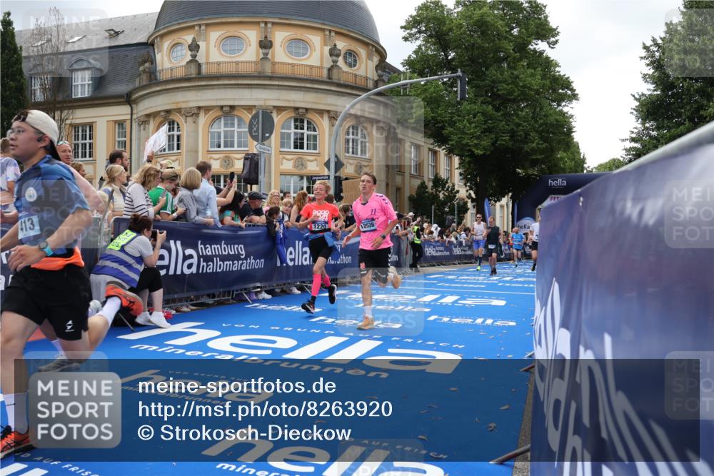 29.06.2025 - hella hamburg halbmarathon Strokosch-Dieckow http://msf.ph/oto/8263920 29.06.2025 10:44:21 Ziel 1057, 1220, 1413, 1415, 1902, 4310, 4691, 5275, 5884, 7191, 8722, 8928, 9444, 12327, 12528, 12554, 14667, 16316, 16547, 16803, 16893, 17729, 18806 meine-sportfotos.de