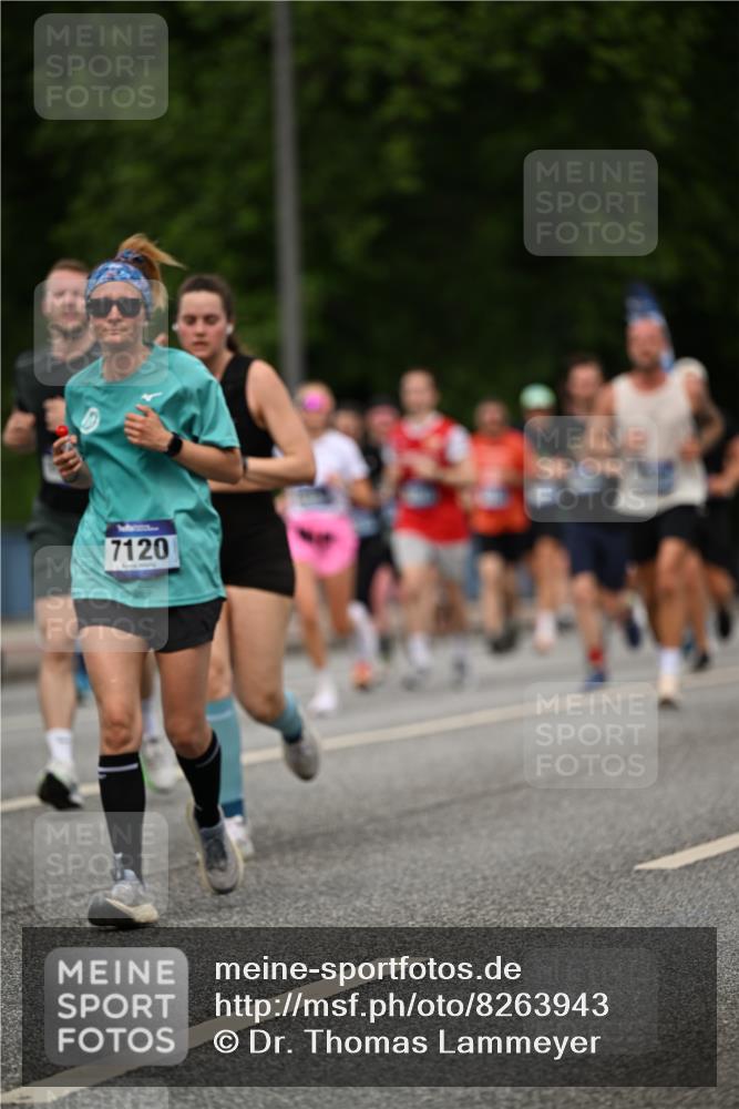 29.06.2025 - hella hamburg halbmarathon Dr. Thomas Lammeyer http://msf.ph/oto/8263943 29.06.2025 10:35:30 Kennedybrücke 1097, 1547, 1844, 1979, 2414, 2754, 2755, 2831, 2832, 2914, 3281, 3396, 3424, 3571, 3681, 4817, 4953, 5165, 5350, 5846, 5943, 5965, 6078, 6160, 6546, 6573, 6640, 7120, 7604, 7772, 8806, 8812, 8941, 9078, 9104, 9183, 9883, 10148, 10240, 10435, 10586, 11178 meine-sportfotos.de