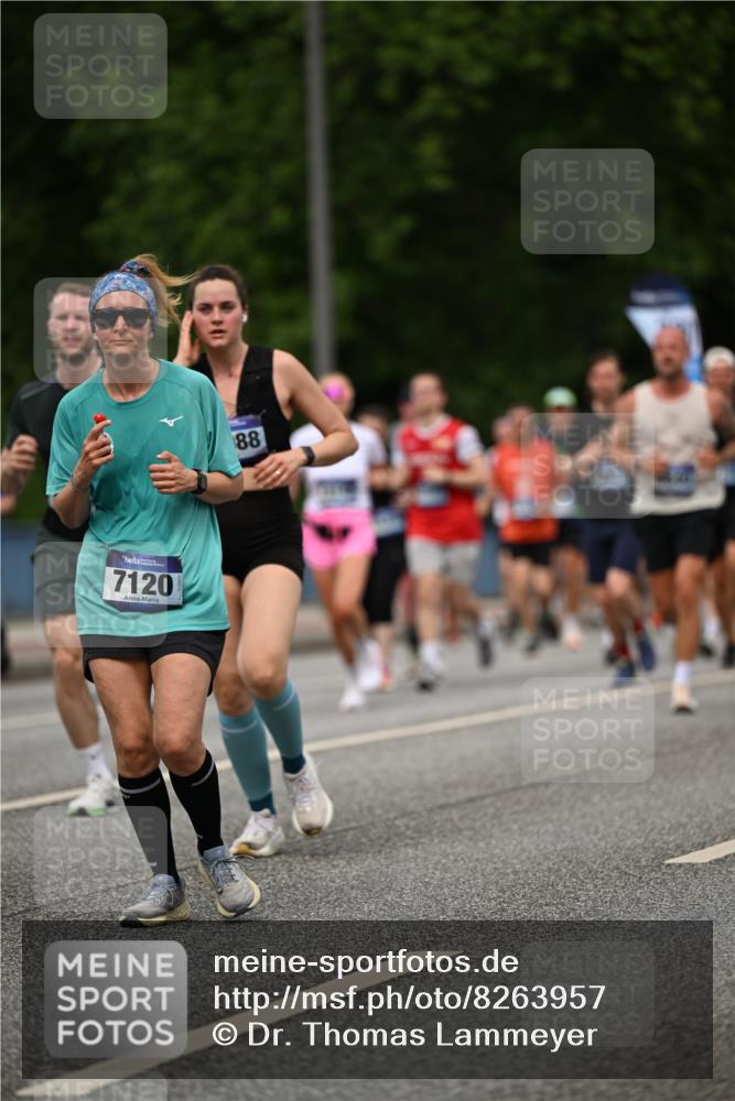 29.06.2025 - hella hamburg halbmarathon Dr. Thomas Lammeyer http://msf.ph/oto/8263957 29.06.2025 10:35:30 Kennedybrücke 1097, 1547, 1844, 1979, 2414, 2754, 2755, 2831, 2832, 2914, 3281, 3396, 3424, 3571, 3681, 4817, 4953, 5165, 5350, 5846, 5943, 5965, 6078, 6160, 6546, 6573, 6640, 7120, 7604, 7772, 8806, 8812, 8941, 9078, 9104, 9183, 9883, 10148, 10240, 10435, 10586, 11178 meine-sportfotos.de