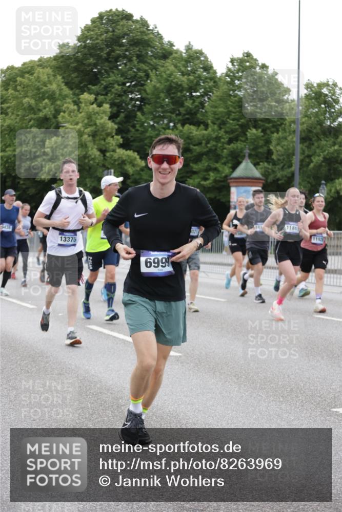 29.06.2025 - hella hamburg halbmarathon Jannik Wohlers http://msf.ph/oto/8263969 29.06.2025 10:33:09 Lombardsbrücke 1995, 2342, 2776, 3170, 3560, 3812, 4164, 4361, 4433, 4449, 5075, 5096, 5141, 5569, 6109, 6854, 6999, 7653, 7705, 8021, 8157, 8282, 8891, 9234, 9258, 9438, 9750, 9780, 9799, 11453, 11546, 11676, 11811, 11827, 11928, 12237, 12238, 12652, 12855, 13375, 13601, 14098, 14451, 15044, 15072, 15367 meine-sportfotos.de