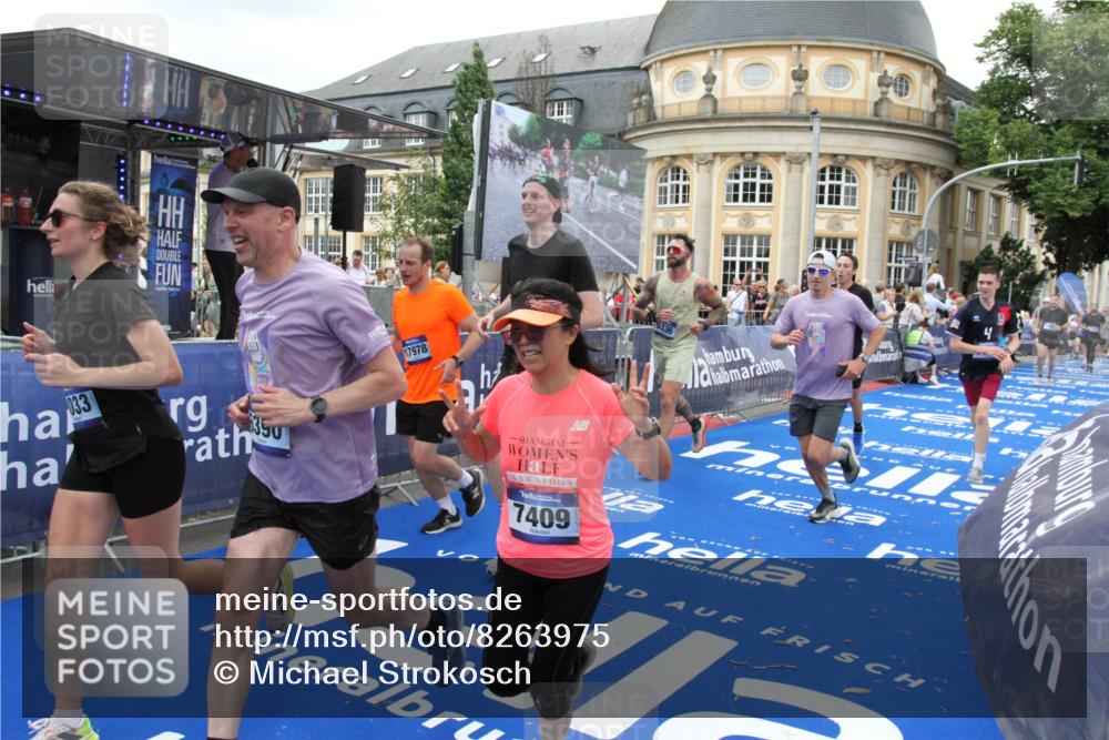 29.06.2025 - hella hamburg halbmarathon Michael Strokosch http://msf.ph/oto/8263975 29.06.2025 10:52:05 Ziel 4033, 5336, 6390, 7130, 7409, 7724, 7732, 8413, 8977, 10057, 15356, 15506, 15829, 16179, 16666, 17978, 18869 meine-sportfotos.de