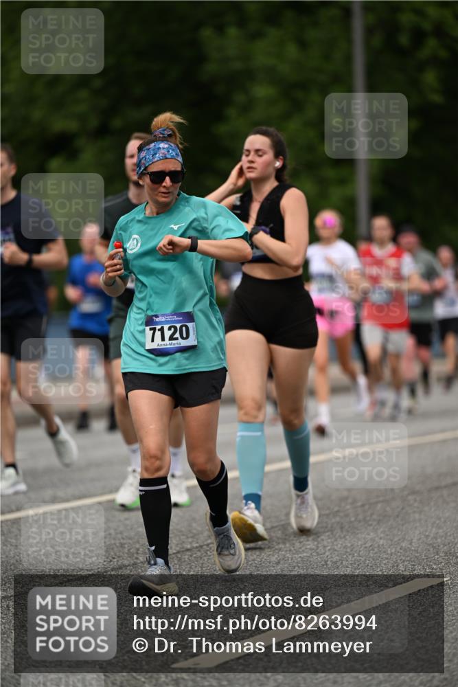 29.06.2025 - hella hamburg halbmarathon Dr. Thomas Lammeyer http://msf.ph/oto/8263994 29.06.2025 10:35:30 Kennedybrücke 1097, 1547, 1844, 1979, 2414, 2754, 2755, 2831, 2832, 2914, 3281, 3396, 3424, 3571, 3681, 4817, 4953, 5165, 5350, 5846, 5943, 5965, 6078, 6160, 6546, 6573, 6640, 7120, 7604, 7772, 8806, 8812, 8941, 9078, 9104, 9183, 9883, 10148, 10240, 10435, 10586, 11178 meine-sportfotos.de