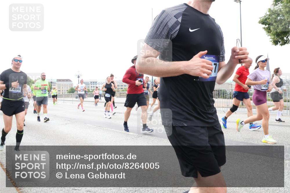 29.06.2025 - hella hamburg halbmarathon Lena Gebhardt http://msf.ph/oto/8264005 29.06.2025 10:46:07 Lombardsbrücke 1004, 1033, 1100, 1104, 1421, 1426, 1429, 1465, 1532, 1555, 1854, 1867, 1868, 1983, 2398, 2423, 2500, 2522, 2550, 2773, 2813, 2917, 2951, 2954, 2965, 3410, 4104, 4119, 4223, 4317, 4388, 4572, 5044, 5635, 5697, 5703, 5769, 5770, 5854, 5892, 6068, 6133, 6333, 6392, 6623, 7268, 7356, 7364, 7368, 7374, 7605, 7894, 7960, 7983, 8047, 8700, 9120, 9121, 9129, 9337, 9426, 9445, 10153, 10327, 10329, 10367, 10511, 11358, 11361, 11876, 11910, 12298, 12333, 12507, 12522 meine-sportfotos.de