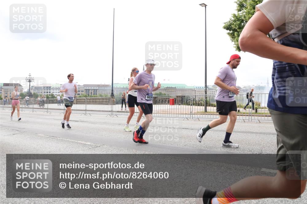 29.06.2025 - hella hamburg halbmarathon Lena Gebhardt http://msf.ph/oto/8264060 29.06.2025 10:34:37 Lombardsbrücke 1025, 1672, 2023, 2355, 2412, 2464, 2510, 2511, 2801, 3130, 3145, 3420, 4540, 4824, 4826, 5453, 5609, 6034, 6105, 6171, 6310, 6329, 6335, 6571, 6574, 6843, 7020, 7299, 7324, 7329, 7386, 7644, 7733, 8349, 8369, 8705, 8793, 8965, 9122, 9164, 9379, 9448, 9514, 10335, 10360, 10564, 10674, 11122, 11245, 11646, 11872, 12019, 12164, 12236, 12382, 12764, 13957, 15477, 16238, 16311, 16390, 16682, 16919, 17230, 18158, 18941 meine-sportfotos.de