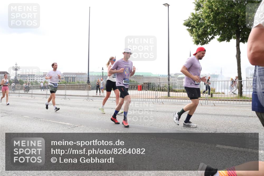 29.06.2025 - hella hamburg halbmarathon Lena Gebhardt http://msf.ph/oto/8264082 29.06.2025 10:34:37 Lombardsbrücke 1025, 1672, 2023, 2355, 2412, 2464, 2510, 2511, 2801, 3130, 3145, 3420, 4540, 4824, 4826, 5453, 5609, 6034, 6105, 6171, 6310, 6329, 6335, 6571, 6574, 6843, 7020, 7299, 7324, 7329, 7386, 7644, 7733, 8349, 8369, 8705, 8793, 8965, 9122, 9164, 9379, 9448, 9514, 10335, 10360, 10564, 10674, 11122, 11245, 11646, 11872, 12019, 12164, 12236, 12382, 12764, 13957, 15477, 16238, 16311, 16390, 16682, 16919, 17230, 18158, 18941 meine-sportfotos.de