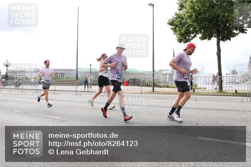 29.06.2025 - hella hamburg halbmarathon Lena Gebhardt http://msf.ph/oto/8264123 29.06.2025 10:34:37 Lombardsbrücke 1025, 1672, 2023, 2355, 2412, 2464, 2510, 2511, 2801, 3130, 3145, 3420, 4540, 4824, 4826, 5453, 5609, 6034, 6105, 6171, 6310, 6329, 6335, 6571, 6574, 6843, 7020, 7299, 7324, 7329, 7386, 7644, 7733, 8349, 8369, 8705, 8793, 8965, 9122, 9164, 9379, 9448, 9514, 10335, 10360, 10564, 10674, 11122, 11245, 11646, 11872, 12019, 12164, 12236, 12382, 12764, 13957, 15477, 16238, 16311, 16390, 16682, 16919, 17230, 18158, 18941 meine-sportfotos.de