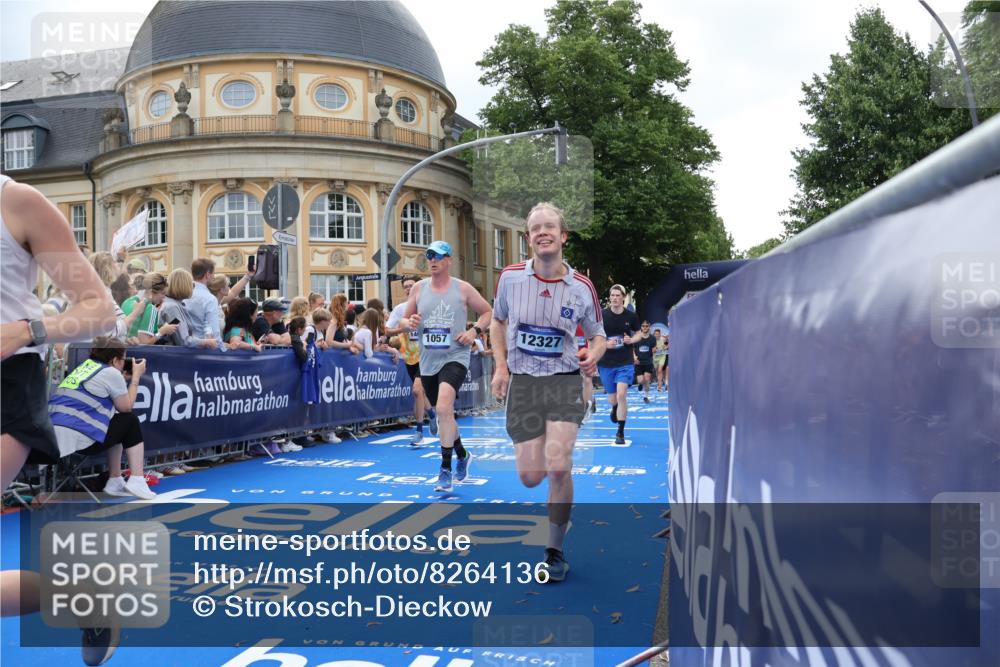 29.06.2025 - hella hamburg halbmarathon Strokosch-Dieckow http://msf.ph/oto/8264136 29.06.2025 10:44:29 Ziel 1057, 1468, 2365, 2402, 3305, 4310, 4691, 5476, 6495, 7322, 7710, 8928, 12327, 12554, 12711, 14351, 14464, 14667, 14798, 14816, 15862, 16224, 16803, 17097, 17729, 18539, 18560, 18765, 18806 meine-sportfotos.de
