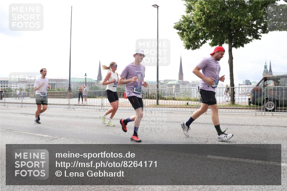 29.06.2025 - hella hamburg halbmarathon Lena Gebhardt http://msf.ph/oto/8264171 29.06.2025 10:34:37 Lombardsbrücke 1025, 1672, 2023, 2355, 2412, 2464, 2510, 2511, 2801, 3130, 3145, 3420, 4540, 4824, 4826, 5453, 5609, 6034, 6105, 6171, 6310, 6329, 6335, 6571, 6574, 6843, 7020, 7299, 7324, 7329, 7386, 7644, 7733, 8349, 8369, 8705, 8793, 8965, 9122, 9164, 9379, 9448, 9514, 10335, 10360, 10564, 10674, 11122, 11245, 11646, 11872, 12019, 12164, 12236, 12382, 12764, 13957, 15477, 16238, 16311, 16390, 16682, 16919, 17230, 18158, 18941 meine-sportfotos.de