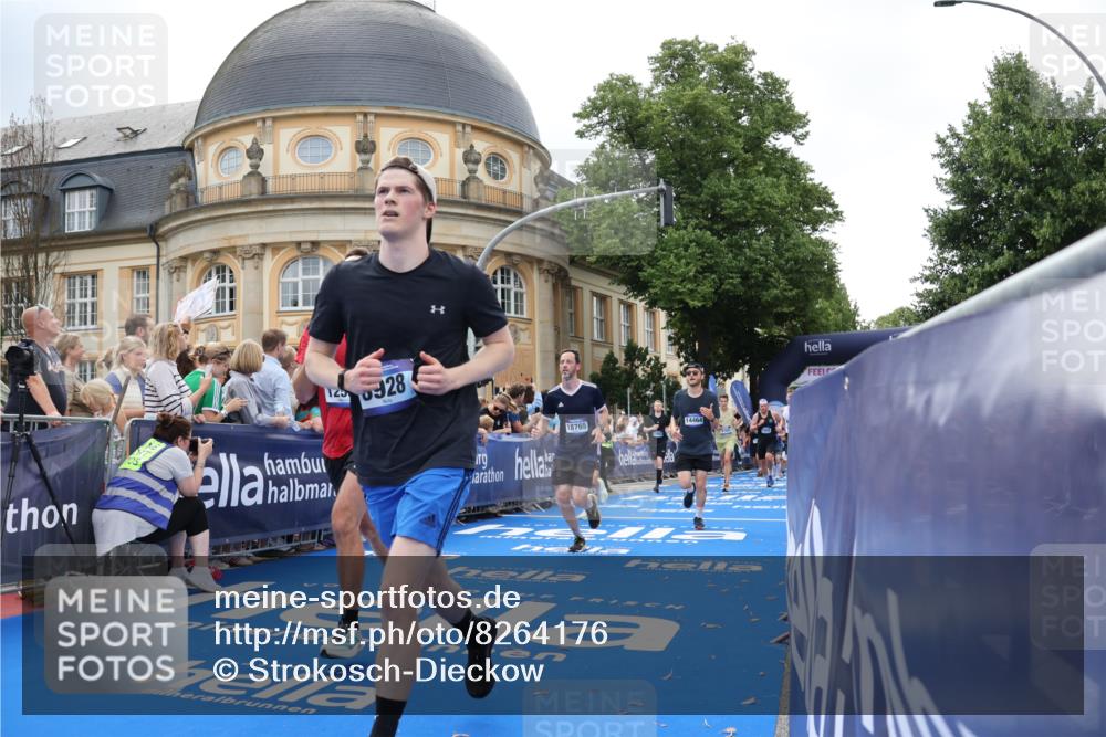 29.06.2025 - hella hamburg halbmarathon Strokosch-Dieckow http://msf.ph/oto/8264176 29.06.2025 10:44:31 Ziel 1057, 1468, 1782, 2365, 2402, 3305, 4310, 4691, 4991, 5476, 6490, 6495, 7322, 7710, 8928, 10669, 12327, 12554, 12711, 14351, 14464, 14667, 14798, 14816, 15862, 16224, 17097, 17729, 18107, 18464, 18539, 18560, 18765, 18806, 18868, 19206 meine-sportfotos.de