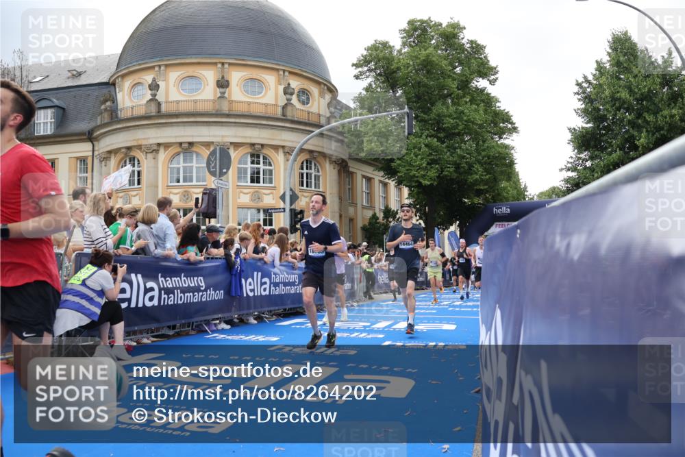 29.06.2025 - hella hamburg halbmarathon Strokosch-Dieckow http://msf.ph/oto/8264202 29.06.2025 10:44:32 Ziel 1057, 1468, 1782, 2365, 2402, 3305, 4310, 4691, 4991, 5476, 6490, 6495, 7322, 7710, 8928, 10669, 12327, 12554, 12711, 14351, 14464, 14667, 14798, 14816, 15862, 16224, 17097, 17729, 18107, 18464, 18539, 18560, 18765, 18868, 19206 meine-sportfotos.de