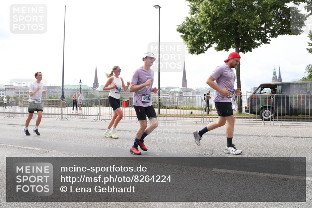 29.06.2025 - hella hamburg halbmarathon Lena Gebhardt http://msf.ph/oto/8264224 29.06.2025 10:34:37 Lombardsbrücke 1025, 1672, 2023, 2355, 2412, 2464, 2510, 2511, 2801, 3130, 3145, 3420, 4540, 4824, 4826, 5453, 5609, 6034, 6105, 6171, 6310, 6329, 6335, 6571, 6574, 6843, 7020, 7299, 7324, 7329, 7386, 7644, 7733, 8349, 8369, 8705, 8793, 8965, 9122, 9164, 9379, 9448, 9514, 10335, 10360, 10564, 10674, 11122, 11245, 11646, 11872, 12019, 12164, 12236, 12382, 12764, 13957, 15477, 16238, 16311, 16390, 16682, 16919, 17230, 18158, 18941 meine-sportfotos.de