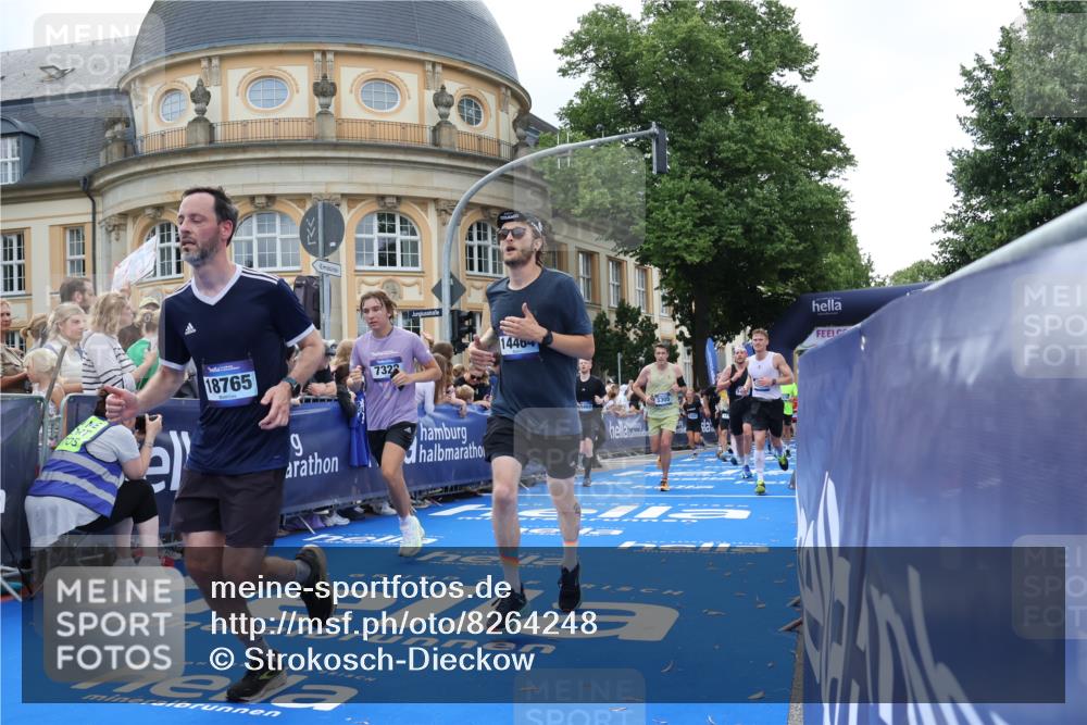 29.06.2025 - hella hamburg halbmarathon Strokosch-Dieckow http://msf.ph/oto/8264248 29.06.2025 10:44:33 Ziel 1057, 1468, 1782, 2365, 2402, 3305, 4991, 5476, 6490, 6495, 7322, 7710, 8928, 10669, 12554, 12711, 14351, 14464, 14667, 14798, 14816, 15862, 16224, 17097, 17729, 18107, 18437, 18464, 18539, 18560, 18765, 18868, 19206 meine-sportfotos.de