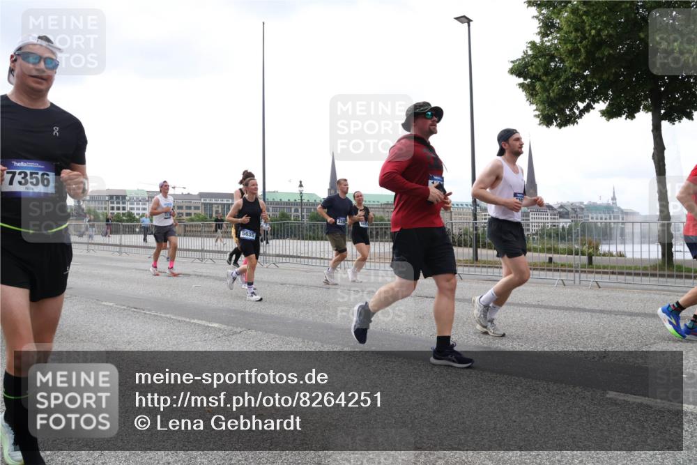 29.06.2025 - hella hamburg halbmarathon Lena Gebhardt http://msf.ph/oto/8264251 29.06.2025 10:46:08 Lombardsbrücke 1004, 1033, 1100, 1104, 1421, 1426, 1429, 1465, 1532, 1555, 1854, 1867, 1868, 1983, 2398, 2423, 2500, 2522, 2550, 2773, 2813, 2917, 2951, 2954, 2965, 3410, 4104, 4119, 4223, 4317, 4388, 4448, 4572, 5044, 5635, 5697, 5703, 5769, 5770, 5854, 5892, 6068, 6133, 6333, 6392, 6623, 7268, 7356, 7364, 7368, 7374, 7605, 7894, 7960, 7983, 8047, 8700, 9120, 9121, 9129, 9337, 9426, 9445, 10153, 10327, 10329, 10367, 10511, 11358, 11361, 11876, 11910, 12298, 12333, 12507, 12522 meine-sportfotos.de