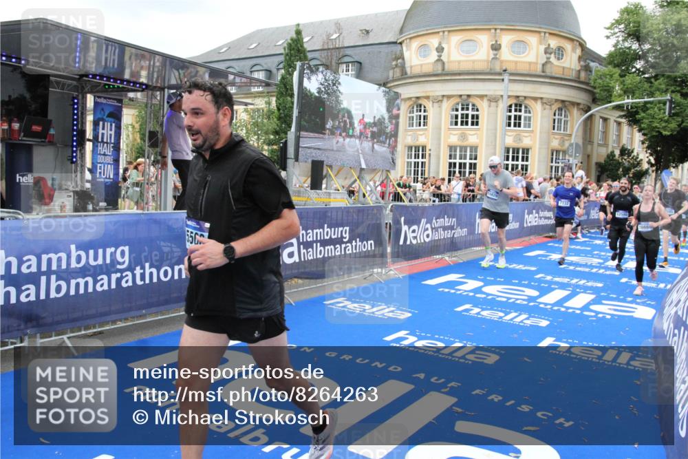 29.06.2025 - hella hamburg halbmarathon Michael Strokosch http://msf.ph/oto/8264263 29.06.2025 10:52:10 Ziel 1482, 2397, 2595, 5093, 5378, 6897, 7732, 9082, 12580, 13726, 14248, 15506, 15829, 16179, 16320, 16666, 17033, 18801 meine-sportfotos.de