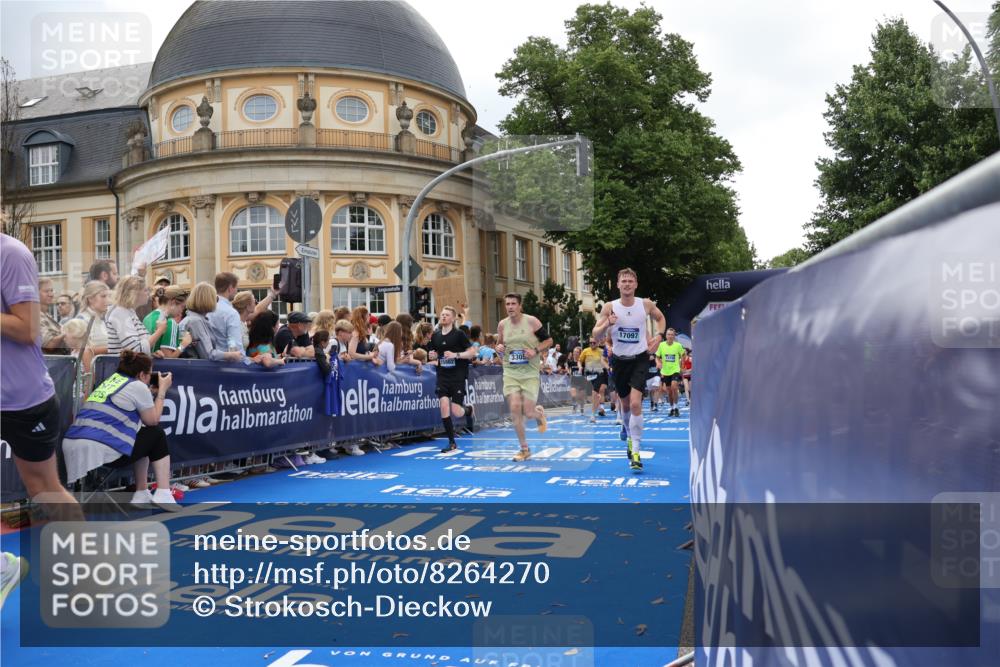 29.06.2025 - hella hamburg halbmarathon Strokosch-Dieckow http://msf.ph/oto/8264270 29.06.2025 10:44:34 Ziel 1468, 1782, 2365, 2402, 3305, 4991, 5476, 6490, 6495, 7322, 7710, 8928, 10669, 12554, 12711, 14351, 14464, 14667, 14798, 14816, 15862, 16224, 17097, 17729, 18107, 18437, 18464, 18539, 18560, 18765, 18868, 19206 meine-sportfotos.de