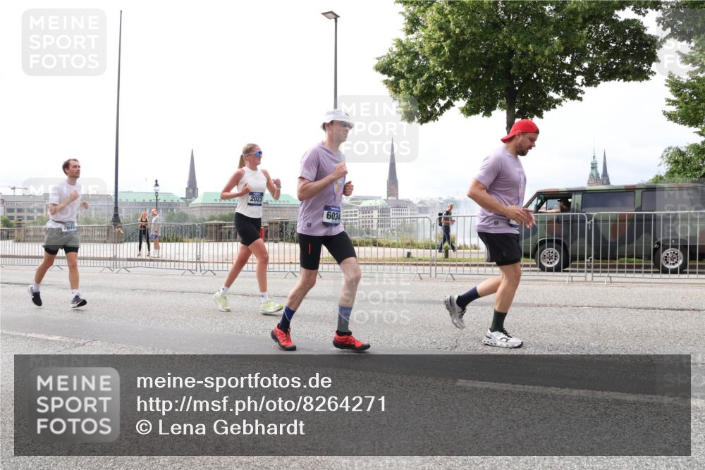 29.06.2025 - hella hamburg halbmarathon Lena Gebhardt http://msf.ph/oto/8264271 29.06.2025 10:34:37 Lombardsbrücke 1025, 1672, 2023, 2355, 2412, 2464, 2510, 2511, 2801, 3130, 3145, 3420, 4540, 4824, 4826, 5453, 5609, 6034, 6105, 6171, 6310, 6329, 6335, 6571, 6574, 6843, 7020, 7299, 7324, 7329, 7386, 7644, 7733, 8349, 8369, 8705, 8793, 8965, 9122, 9164, 9379, 9448, 9514, 10335, 10360, 10564, 10674, 11122, 11245, 11646, 11872, 12019, 12164, 12236, 12382, 12764, 13957, 15477, 16238, 16311, 16390, 16682, 16919, 17230, 18158, 18941 meine-sportfotos.de