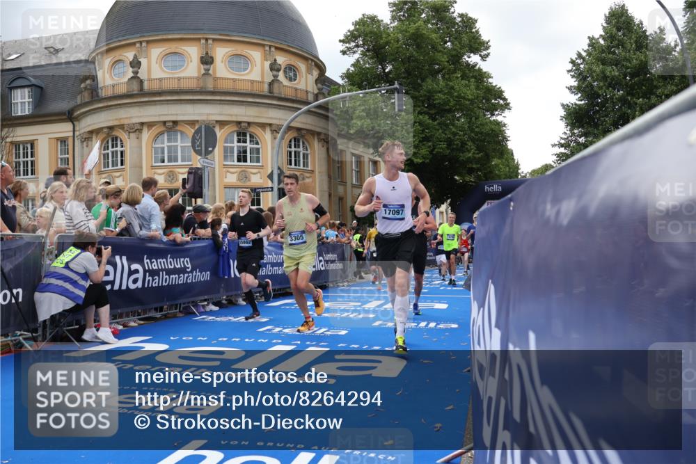 29.06.2025 - hella hamburg halbmarathon Strokosch-Dieckow http://msf.ph/oto/8264294 29.06.2025 10:44:34 Ziel 1468, 1782, 2365, 2402, 3305, 4991, 5476, 6490, 6495, 7322, 7710, 8928, 10669, 12554, 12711, 14351, 14464, 14667, 14798, 14816, 15862, 16224, 17097, 17729, 18107, 18437, 18464, 18539, 18560, 18765, 18868, 19206 meine-sportfotos.de