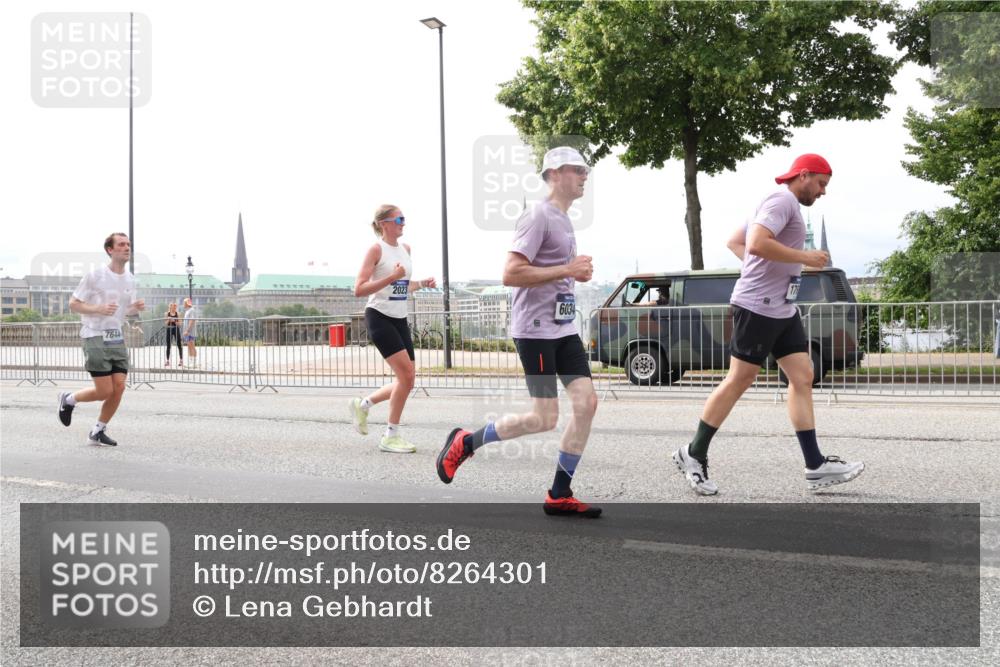29.06.2025 - hella hamburg halbmarathon Lena Gebhardt http://msf.ph/oto/8264301 29.06.2025 10:34:37 Lombardsbrücke 1025, 1672, 2023, 2355, 2412, 2464, 2510, 2511, 2801, 3130, 3145, 3420, 4540, 4824, 4826, 5453, 5609, 6034, 6105, 6171, 6310, 6329, 6335, 6571, 6574, 6843, 7020, 7299, 7324, 7329, 7386, 7644, 7733, 8349, 8369, 8705, 8793, 8965, 9122, 9164, 9379, 9448, 9514, 10335, 10360, 10564, 10674, 11122, 11245, 11646, 11872, 12019, 12164, 12236, 12382, 12764, 13957, 15477, 16238, 16311, 16390, 16682, 16919, 17230, 18158, 18941 meine-sportfotos.de