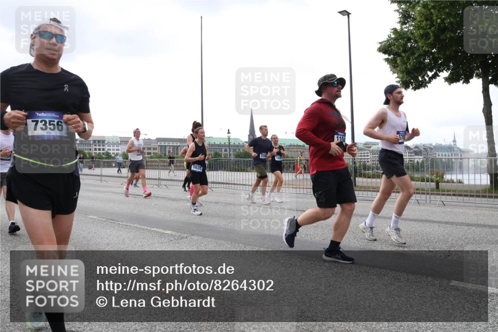 29.06.2025 - hella hamburg halbmarathon Lena Gebhardt http://msf.ph/oto/8264302 29.06.2025 10:46:08 Lombardsbrücke 1004, 1033, 1100, 1104, 1421, 1426, 1429, 1465, 1532, 1555, 1854, 1867, 1868, 1983, 2398, 2423, 2500, 2522, 2550, 2773, 2813, 2917, 2951, 2954, 2965, 3410, 4104, 4119, 4223, 4317, 4388, 4448, 4572, 5044, 5635, 5697, 5703, 5769, 5770, 5854, 5892, 6068, 6133, 6333, 6392, 6623, 7268, 7356, 7364, 7368, 7374, 7605, 7894, 7960, 7983, 8047, 8700, 9120, 9121, 9129, 9337, 9426, 9445, 10153, 10327, 10329, 10367, 10511, 11358, 11361, 11876, 11910, 12298, 12333, 12507, 12522 meine-sportfotos.de