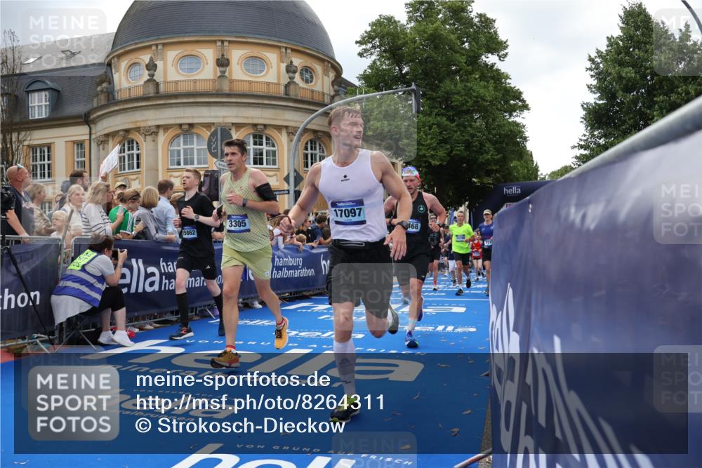 29.06.2025 - hella hamburg halbmarathon Strokosch-Dieckow http://msf.ph/oto/8264311 29.06.2025 10:44:35 Ziel 1468, 1782, 2365, 2402, 3305, 4991, 5476, 6490, 6495, 7322, 7710, 8928, 10669, 12554, 12711, 14351, 14464, 14798, 14816, 15185, 15233, 15862, 16224, 17097, 18107, 18437, 18464, 18539, 18560, 18765, 18868, 19206 meine-sportfotos.de